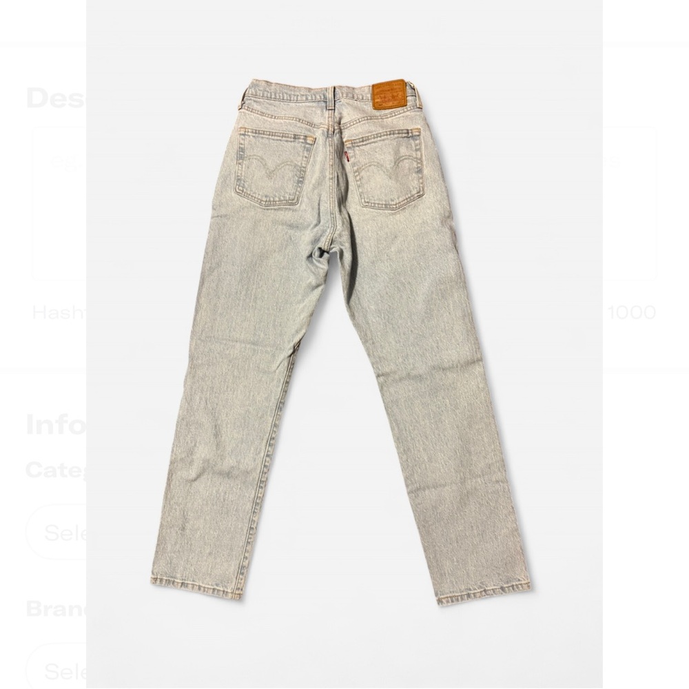 NWOT**** Women’s Premium Levi 501 Jeans Retail: $110 - Picture 4 of 7
